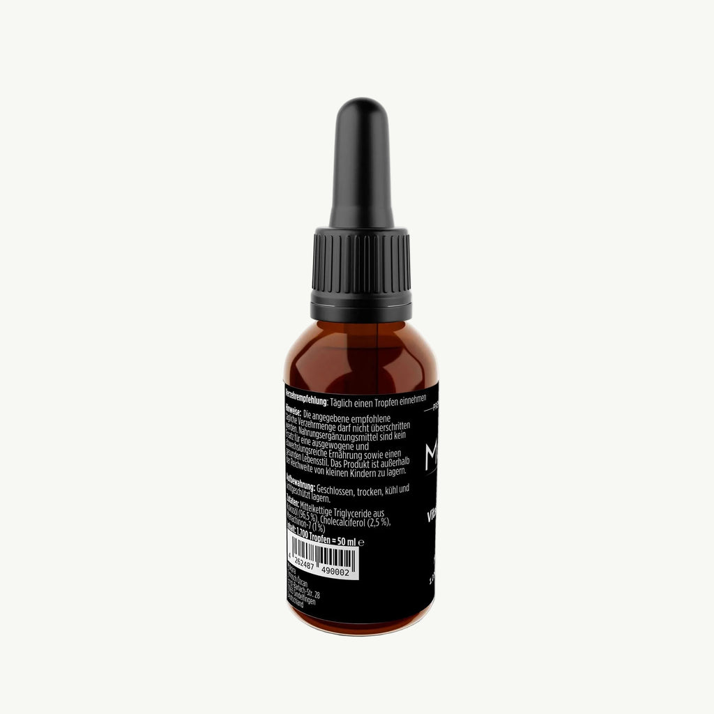 Molqira Vitamin D3 + K2 Tropfen 1.000 I.E. – 50 ml, Rückansicht mit Etikett und Barcode